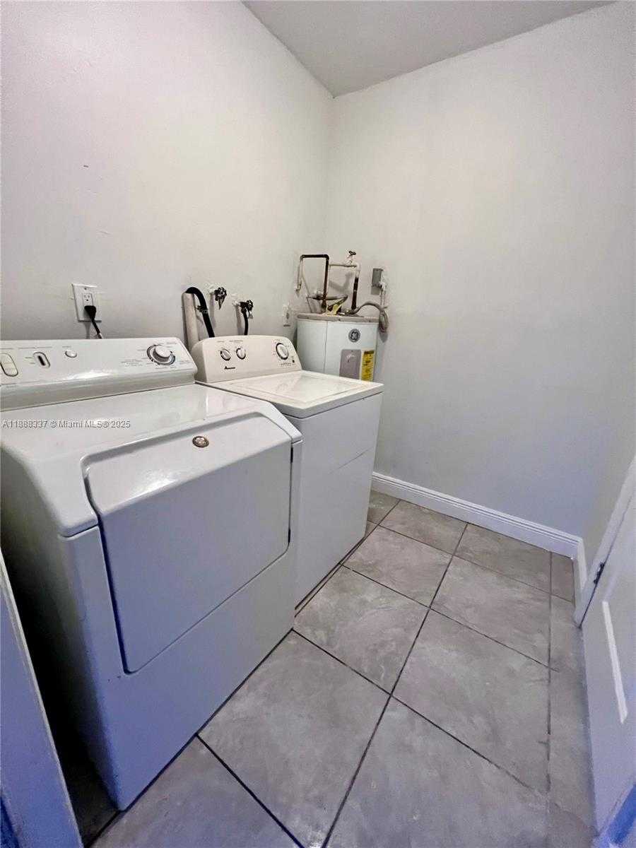 Small Image of 3630 NORTH WEST 194TH TER, Miami Gardens Number 9