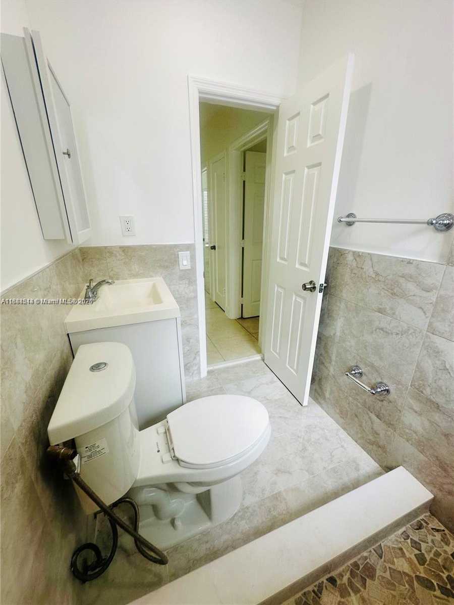Small Image of 503 SOUTH WEST 29TH CT #2, Miami Number 12