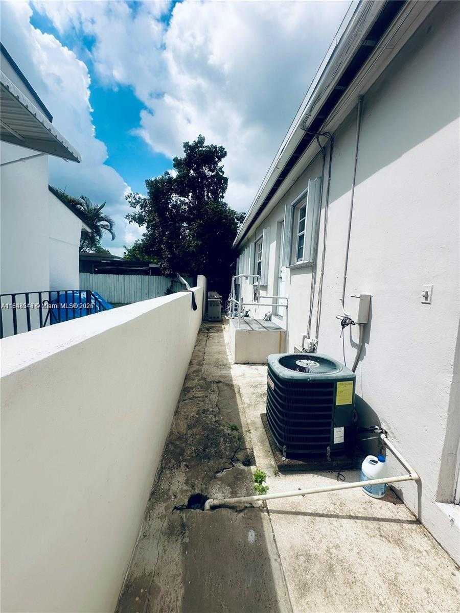 Small Image of 503 SOUTH WEST 29TH CT #2, Miami Number 21