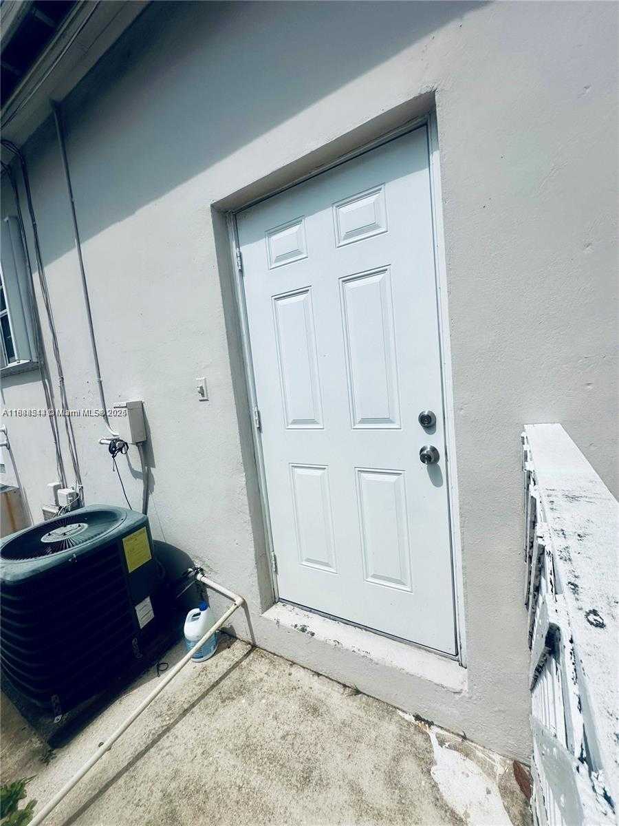 Small Image of 503 SOUTH WEST 29TH CT #2, Miami Number 23