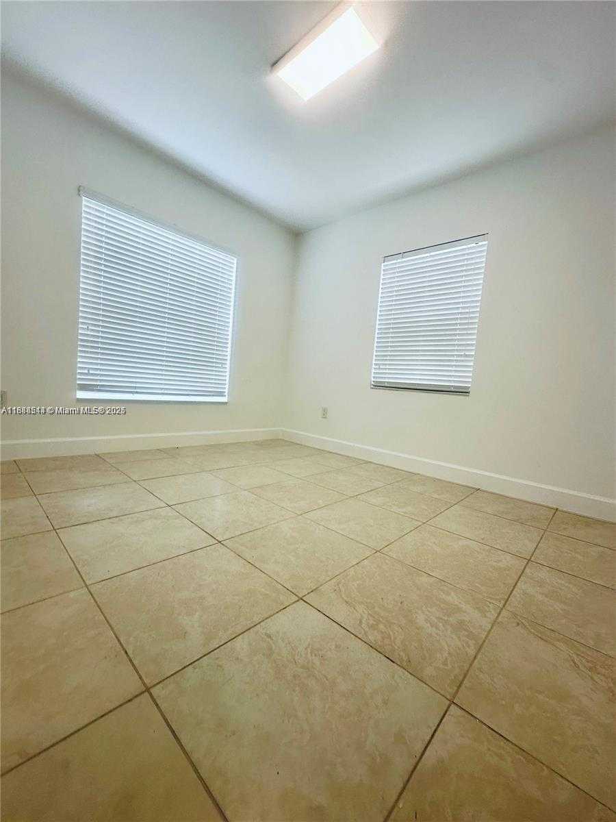 Small Image of 503 SOUTH WEST 29TH CT #2, Miami Number 8
