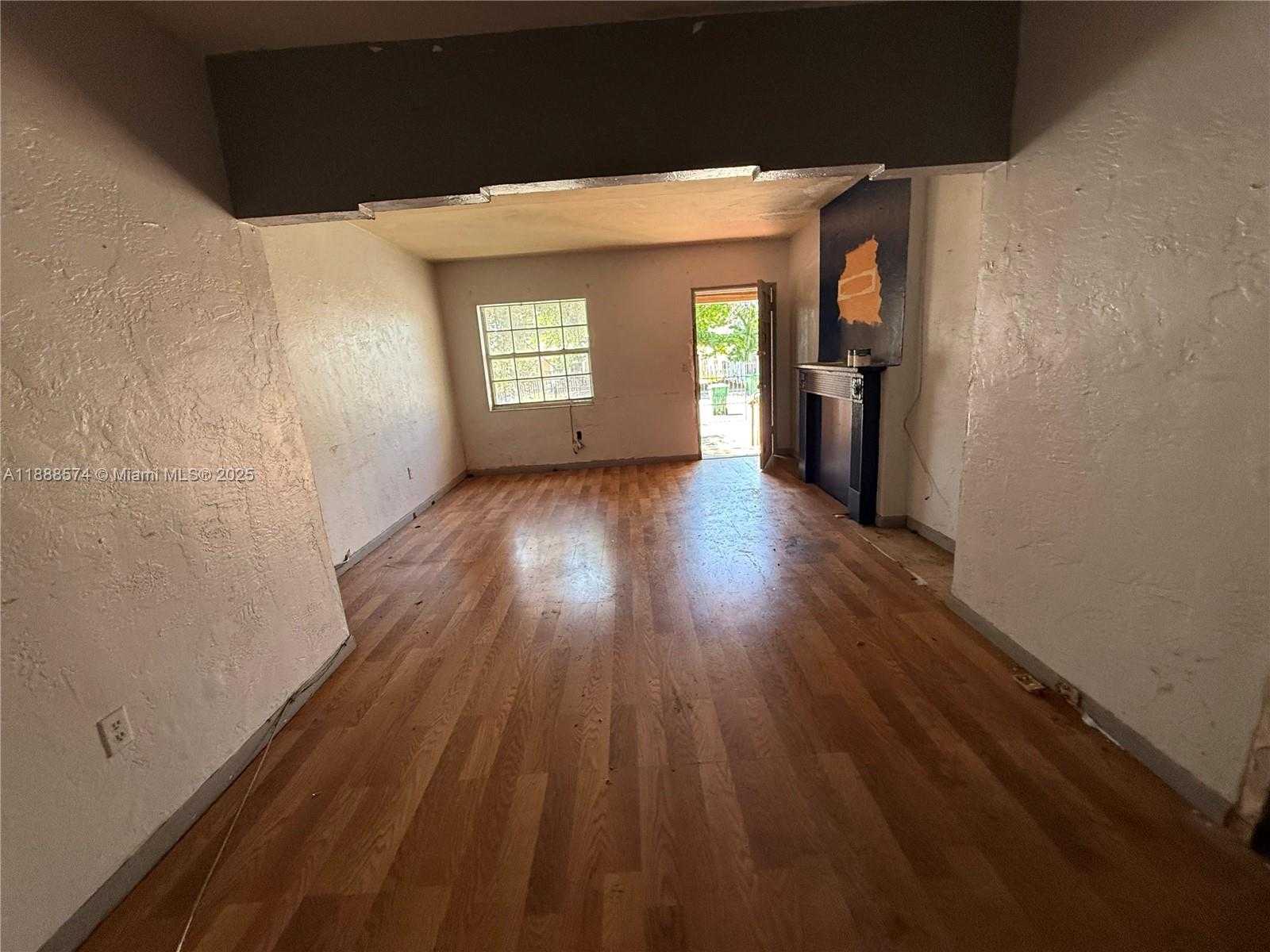 Small Image of 1239 NORTH WEST 31ST ST, Miami Number 6