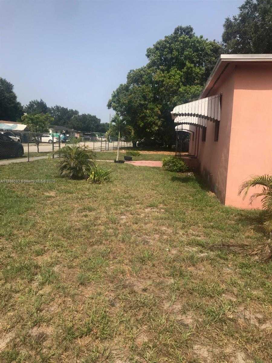 Small Image of Miami Number 3