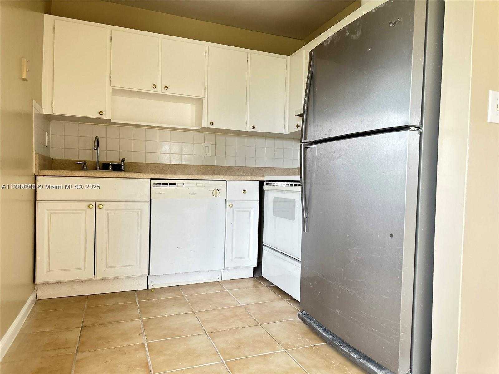 Small Image of 4671 SOUTH WEST 43RD TER, Dania Beach Number 10