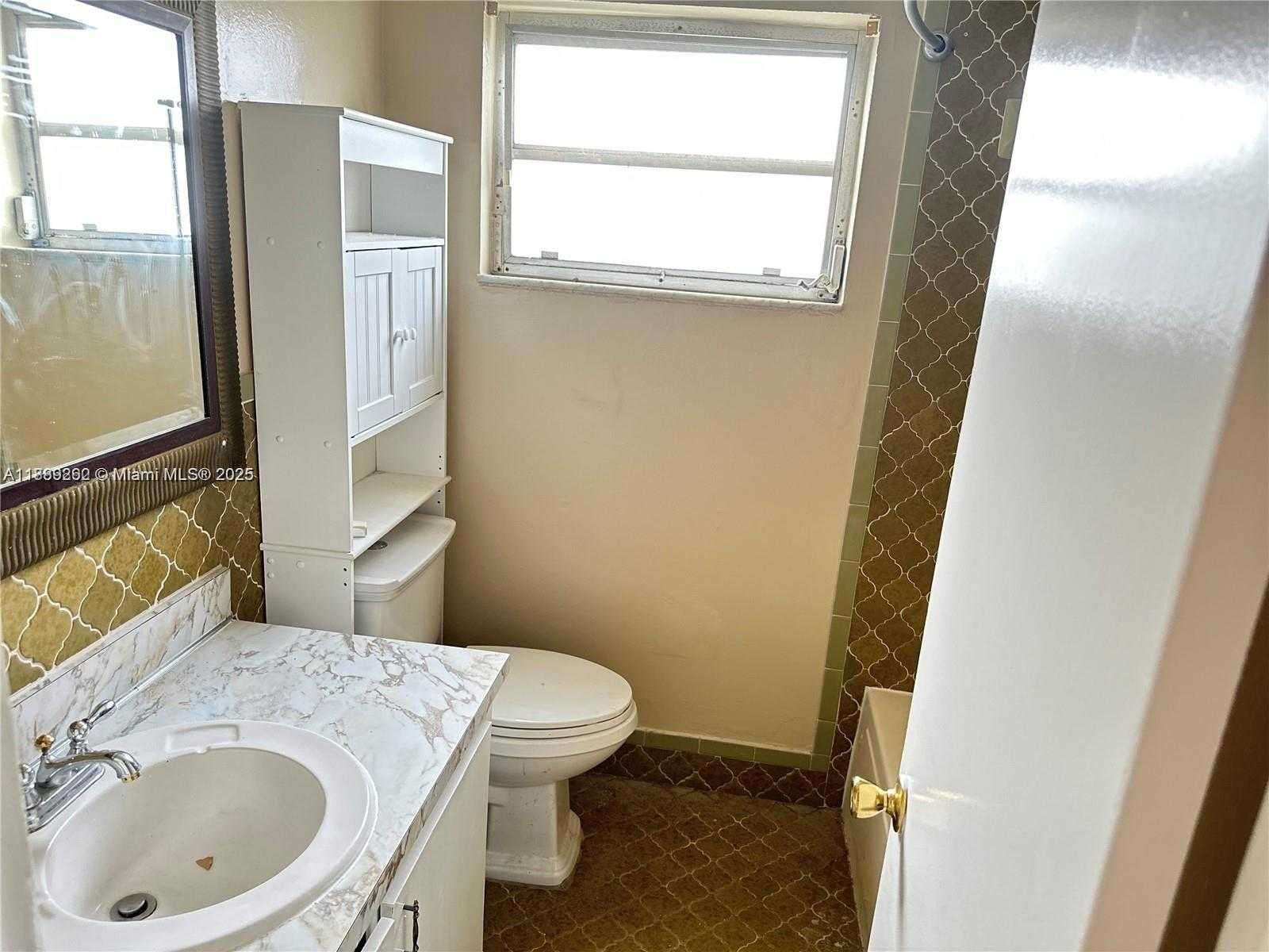 Small Image of 4671 SOUTH WEST 43RD TER, Dania Beach Number 11