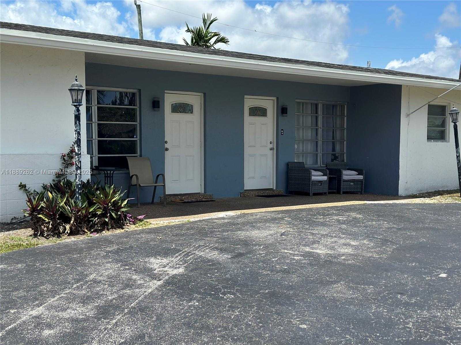 Small Image of 4671 SOUTH WEST 43RD TER, Dania Beach Number 2