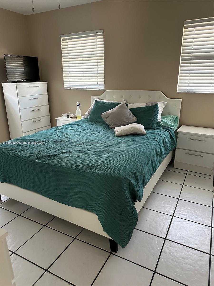 Small Image of 4671 SOUTH WEST 43RD TER, Dania Beach Number 3