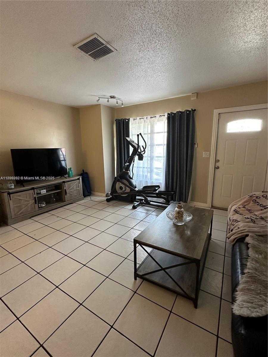 Small Image of 4671 SOUTH WEST 43RD TER, Dania Beach Number 6