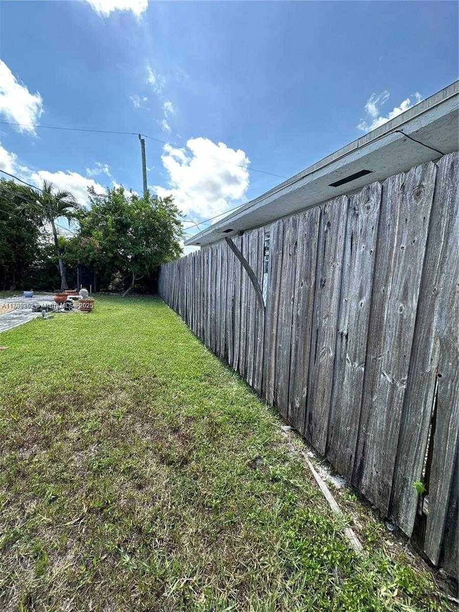 Small Image of 4671 SOUTH WEST 43RD TER, Dania Beach Number 7