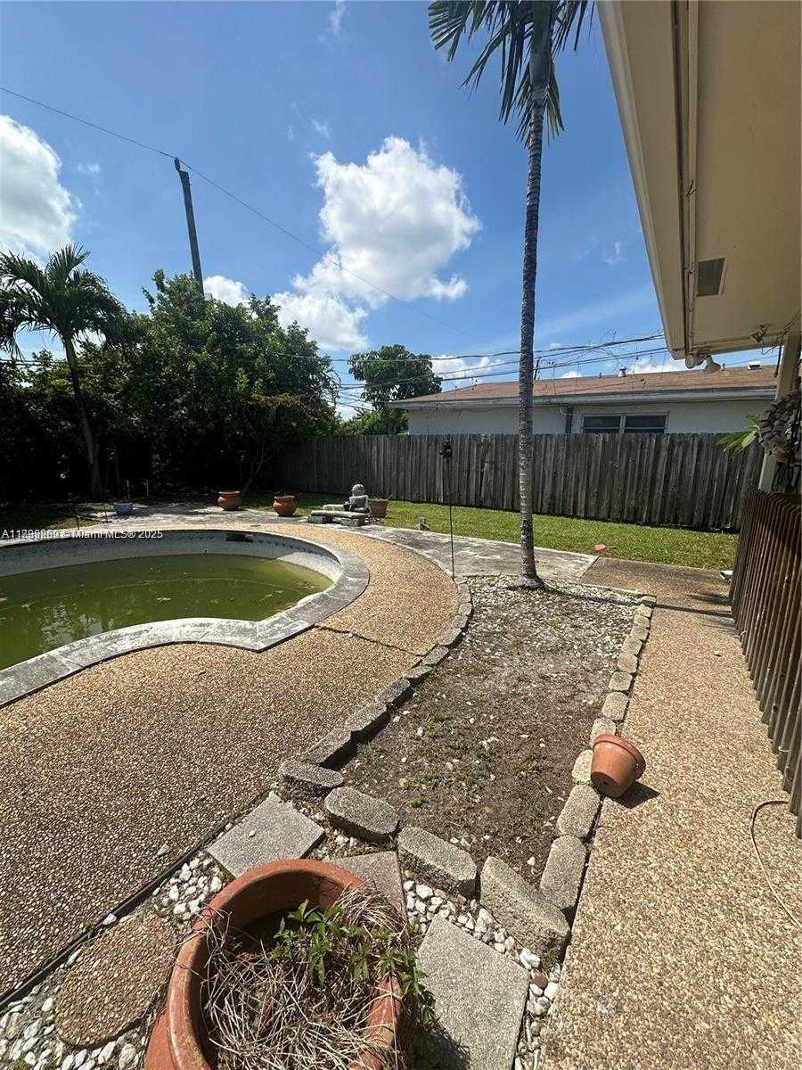 Small Image of 4671 SOUTH WEST 43RD TER, Dania Beach Number 8