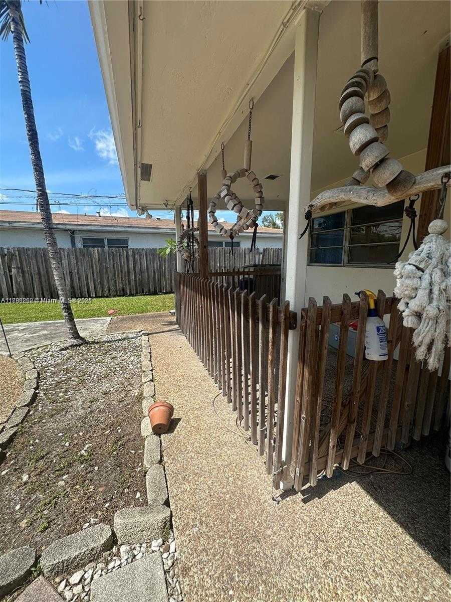Small Image of 4671 SOUTH WEST 43RD TER, Dania Beach Number 9