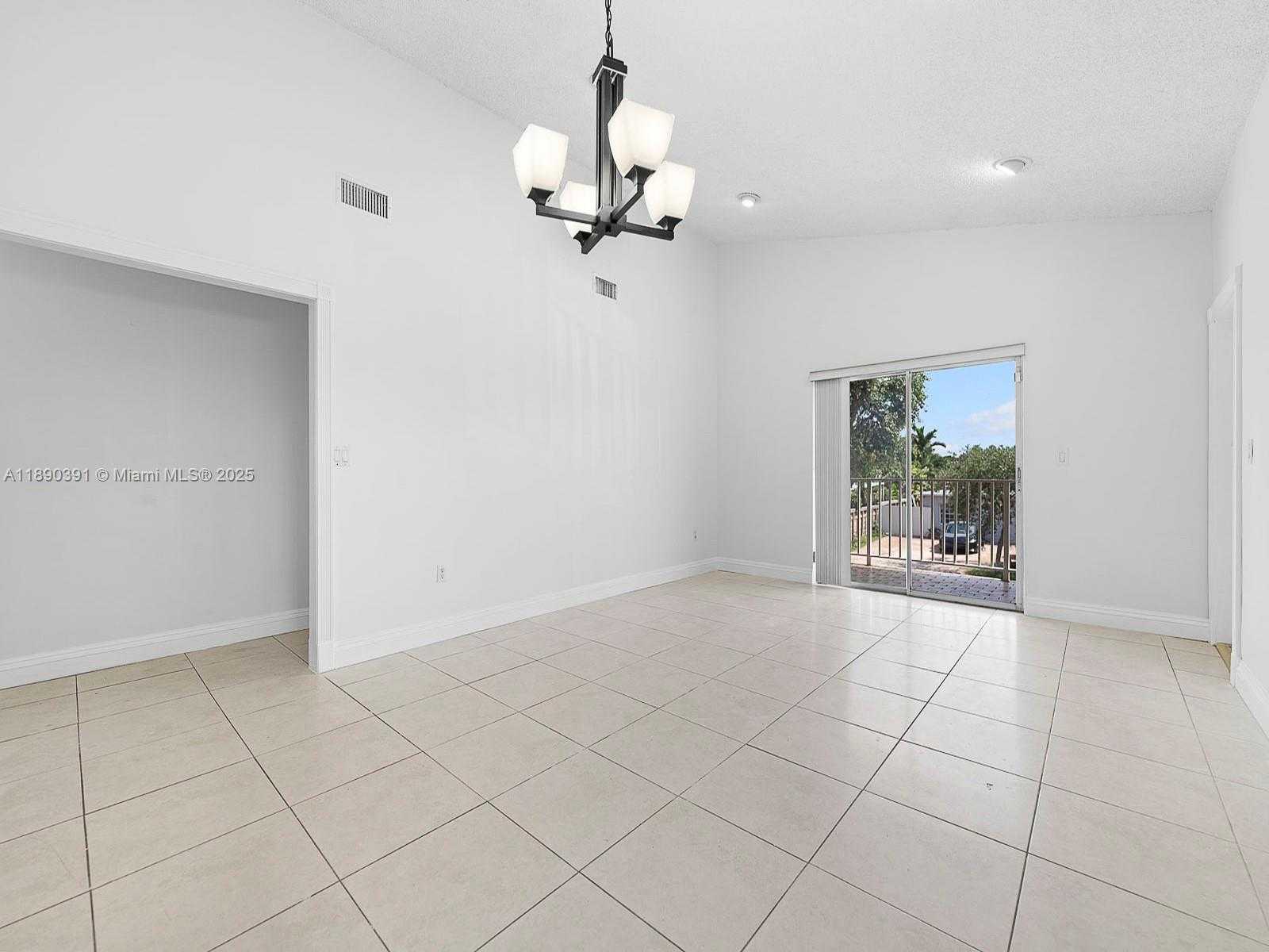 Small Image of 911 EAST 14TH PL, Hialeah Number 10