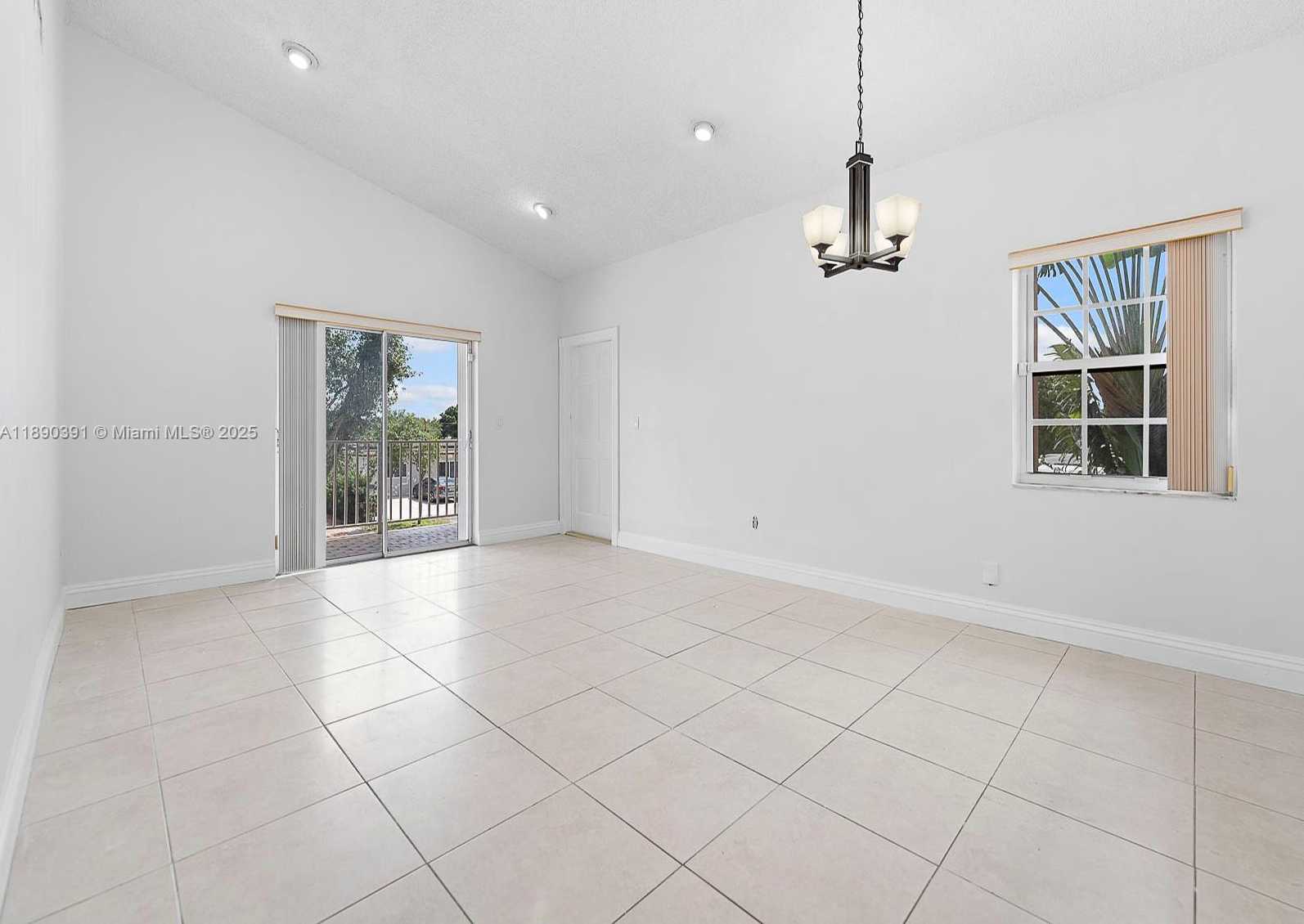 Small Image of 911 EAST 14TH PL, Hialeah Number 11