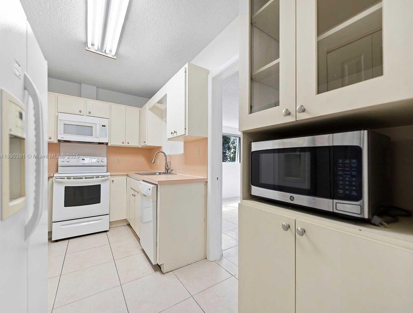 Small Image of 911 EAST 14TH PL, Hialeah Number 13