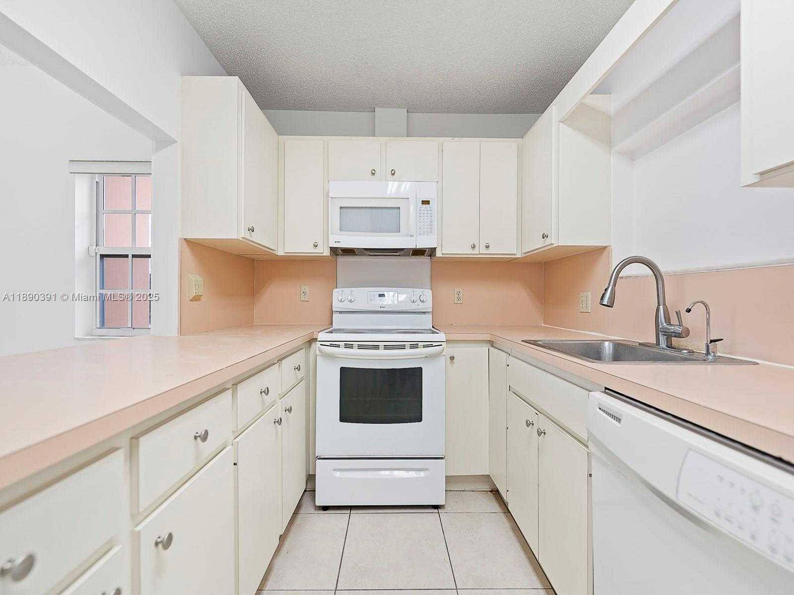 Small Image of 911 EAST 14TH PL, Hialeah Number 14