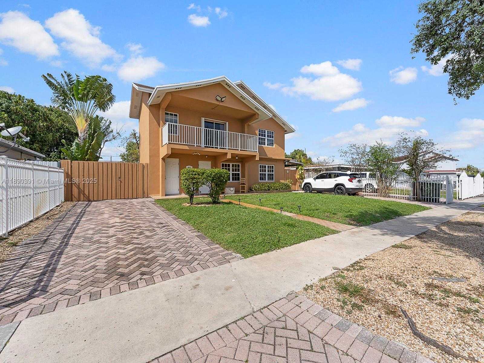 Small Image of 911 EAST 14TH PL, Hialeah Number 2