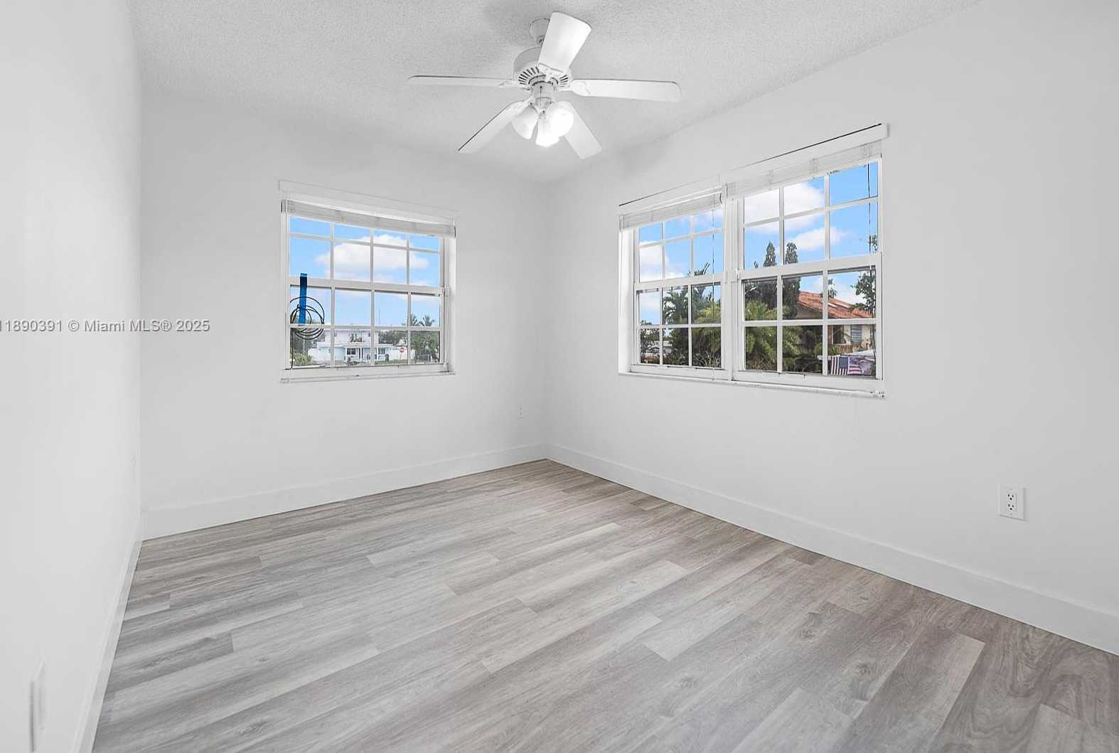 Small Image of 911 EAST 14TH PL, Hialeah Number 20
