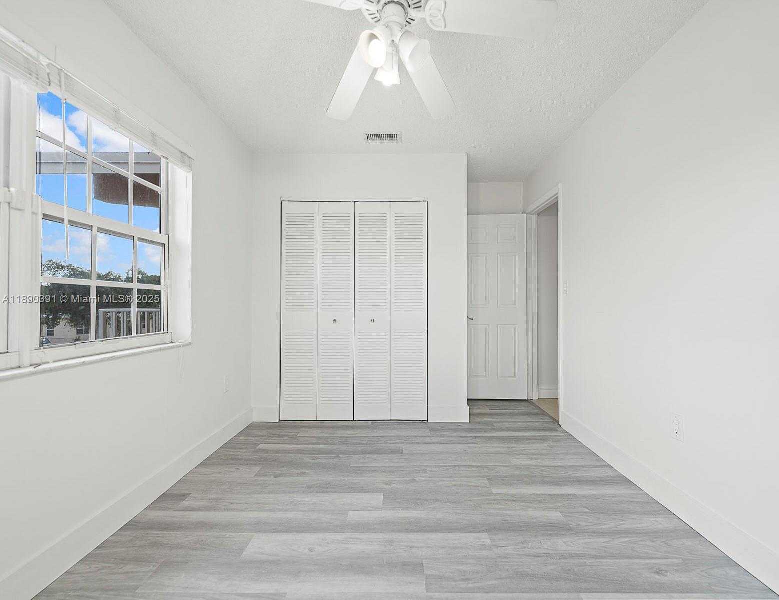 Small Image of 911 EAST 14TH PL, Hialeah Number 21
