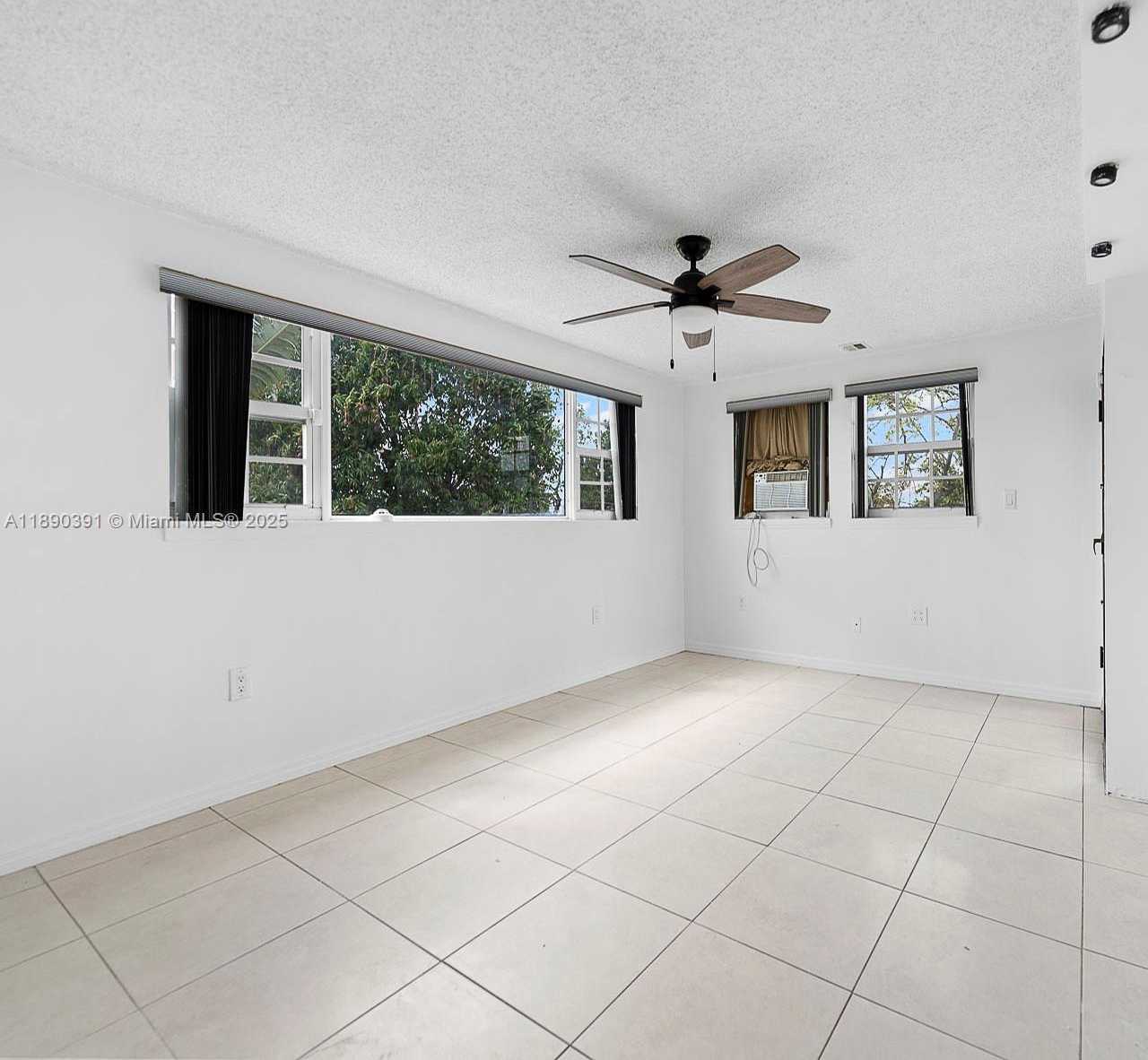 Small Image of 911 EAST 14TH PL, Hialeah Number 22