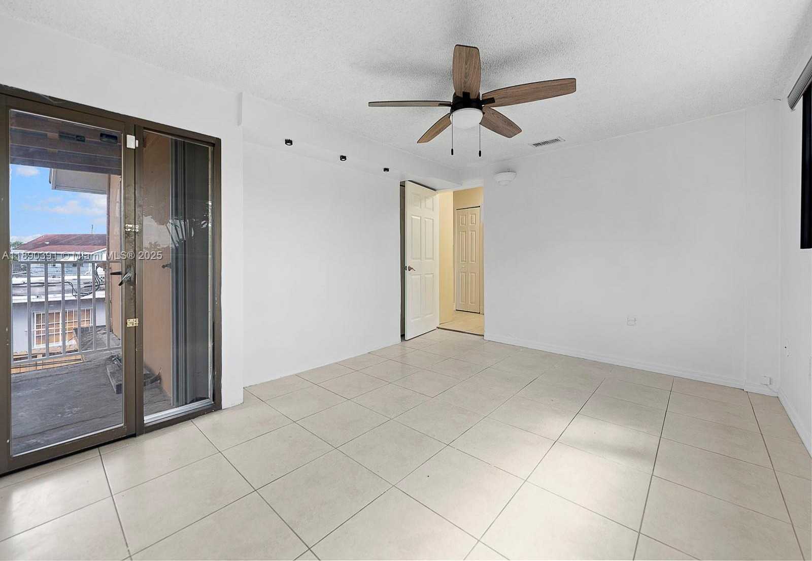 Small Image of 911 EAST 14TH PL, Hialeah Number 23