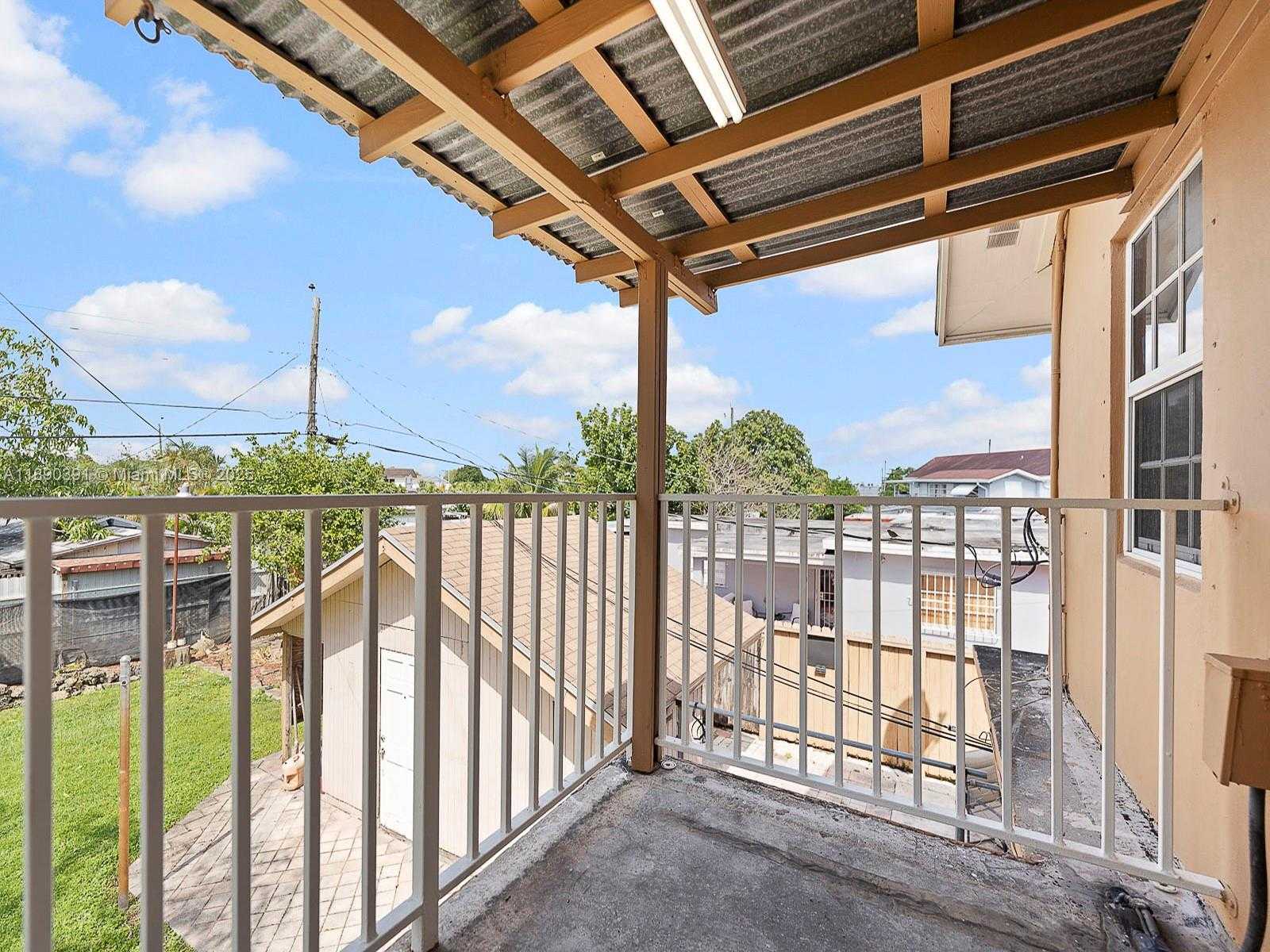 Small Image of 911 EAST 14TH PL, Hialeah Number 24
