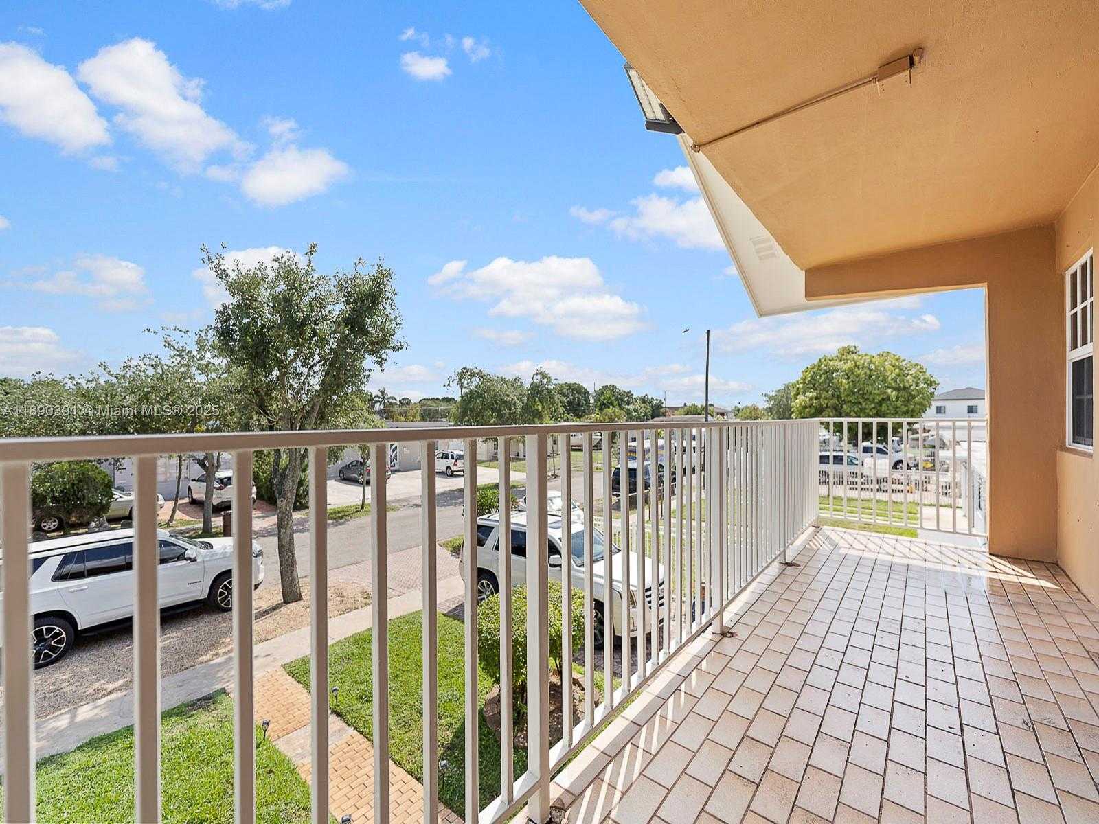 Small Image of 911 EAST 14TH PL, Hialeah Number 26