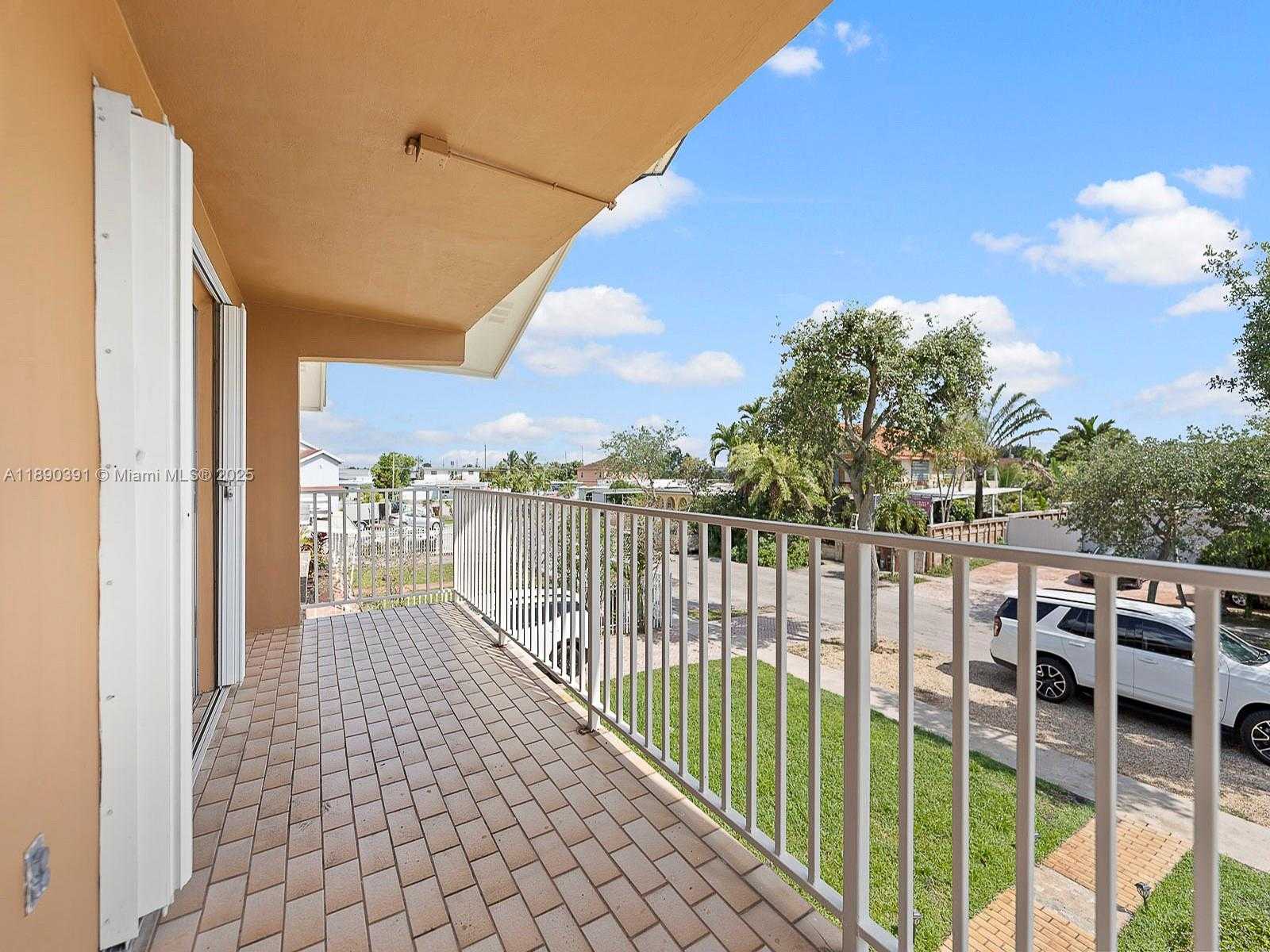 Small Image of 911 EAST 14TH PL, Hialeah Number 27