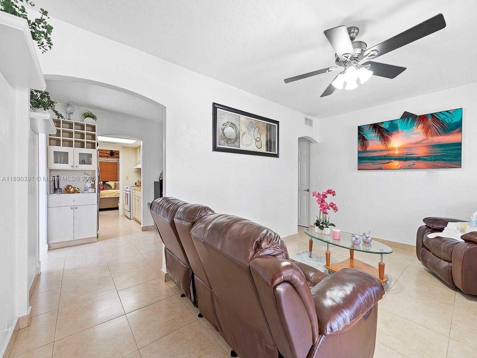 Small Image of 911 EAST 14TH PL, Hialeah Number 28