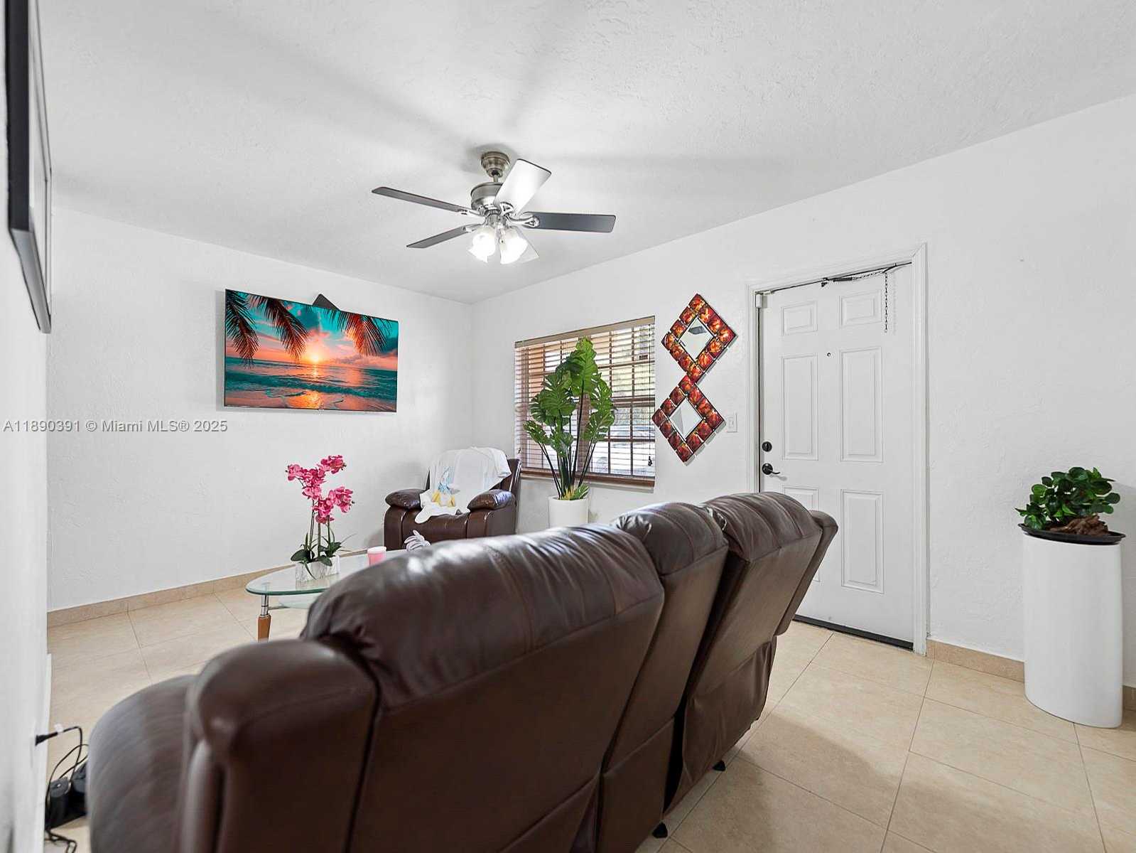 Small Image of 911 EAST 14TH PL, Hialeah Number 29