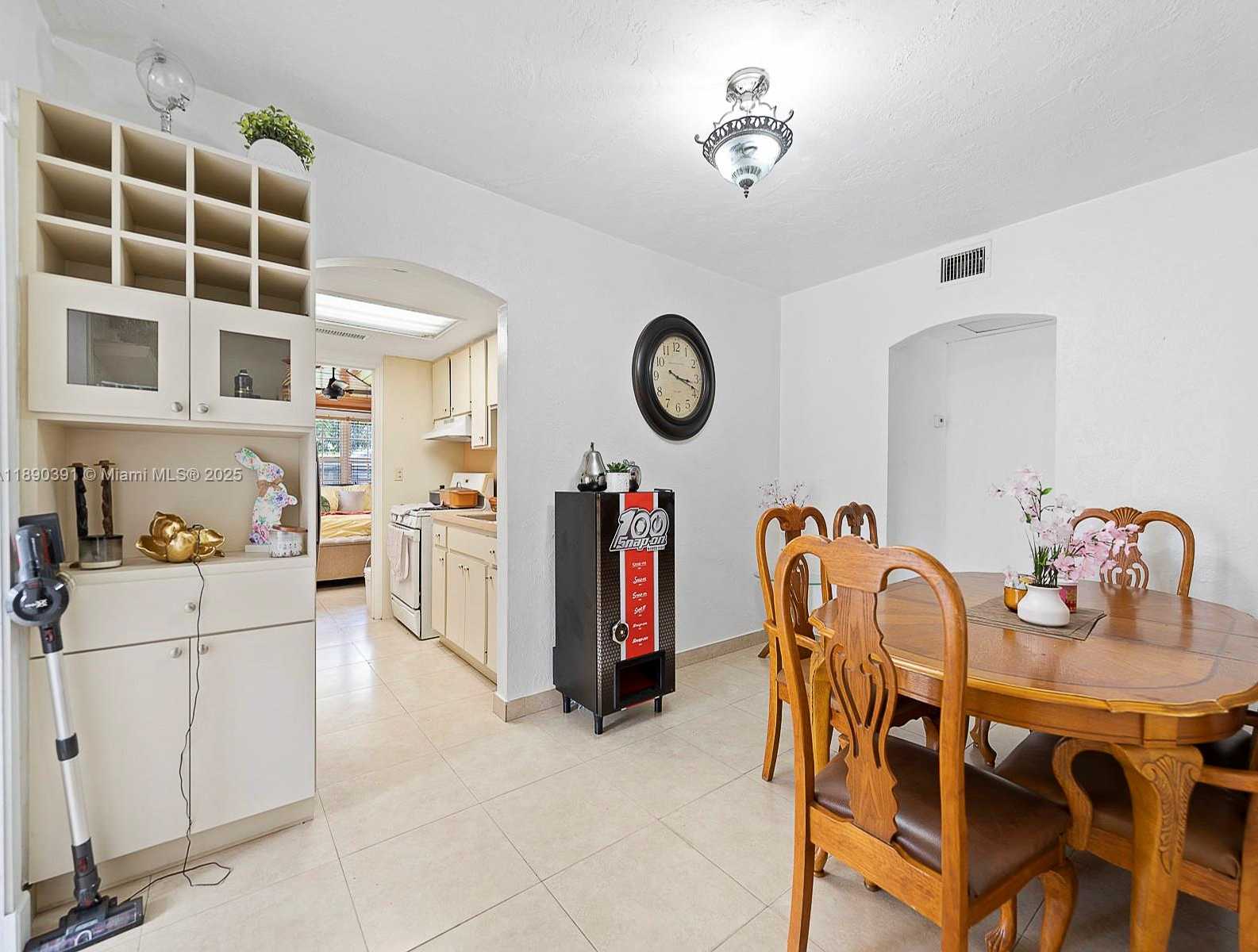 Small Image of 911 EAST 14TH PL, Hialeah Number 30