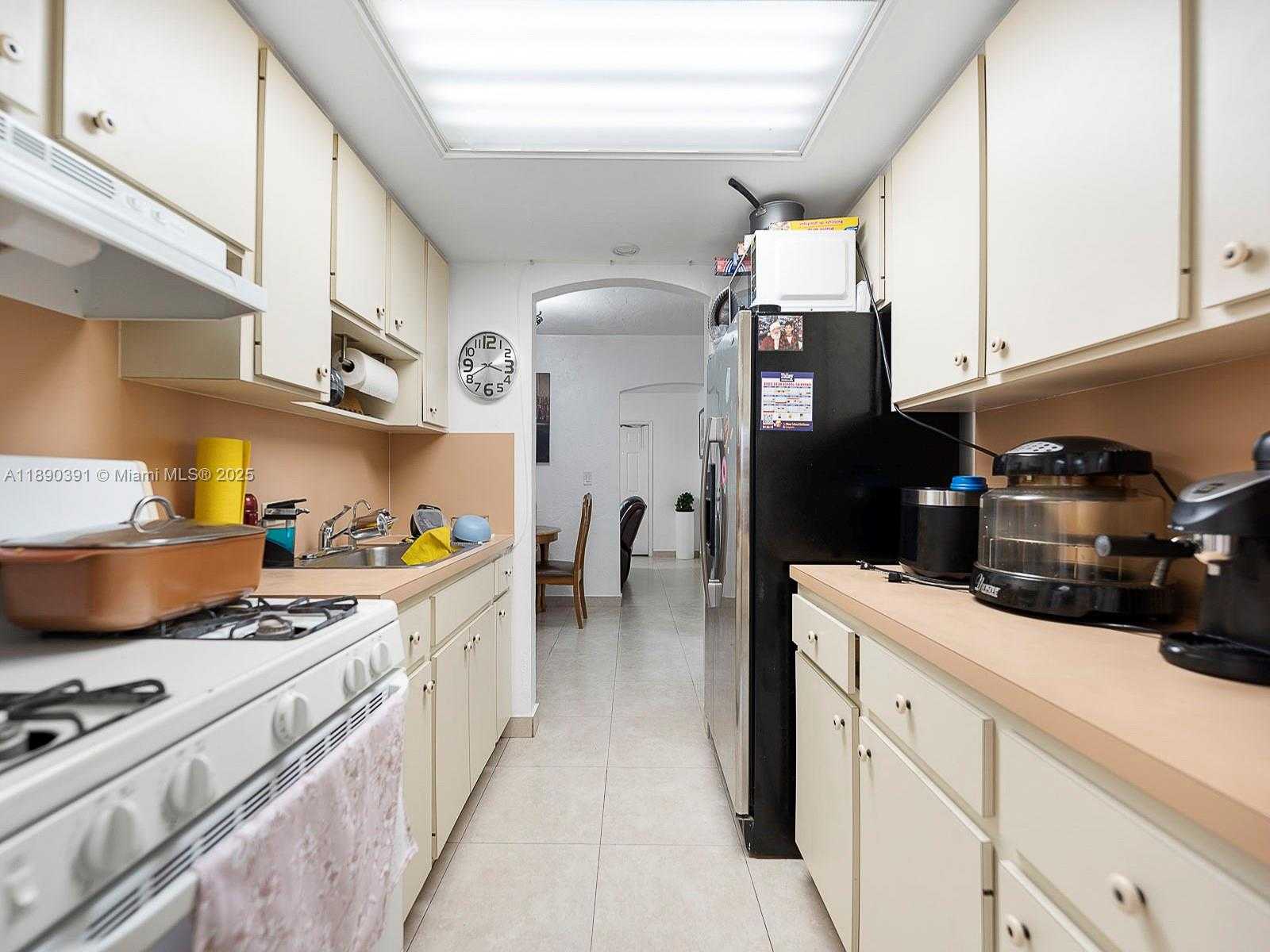 Small Image of 911 EAST 14TH PL, Hialeah Number 33