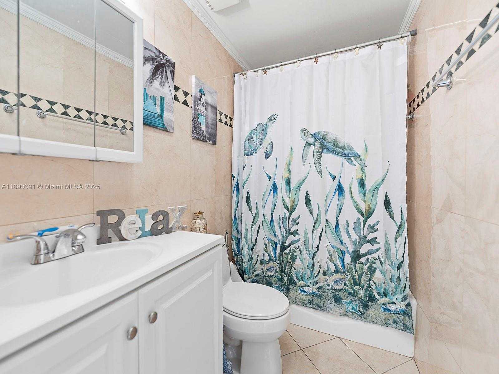 Small Image of 911 EAST 14TH PL, Hialeah Number 35
