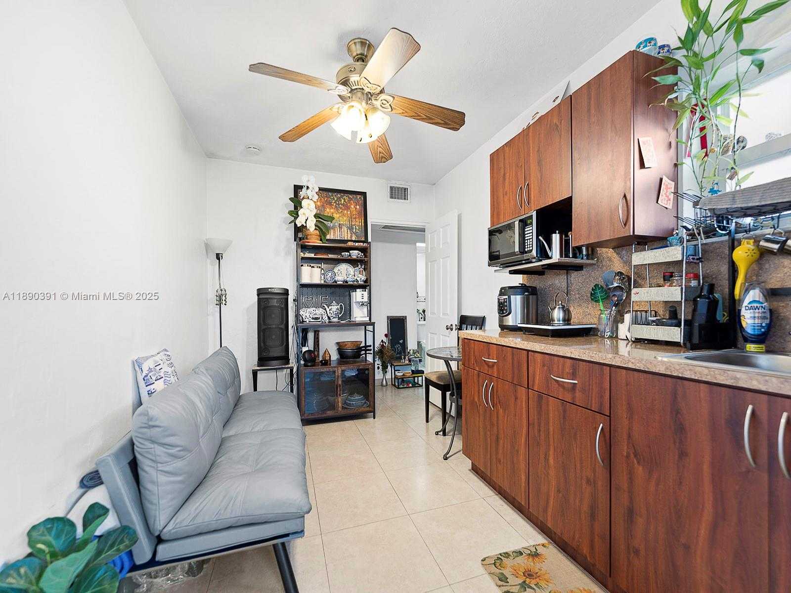 Small Image of 911 EAST 14TH PL, Hialeah Number 39