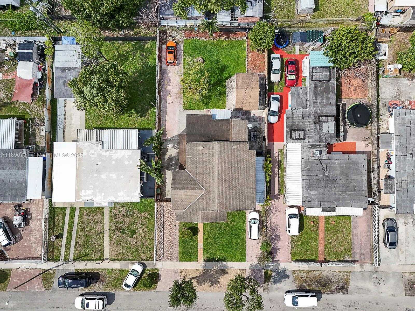 Small Image of 911 EAST 14TH PL, Hialeah Number 47