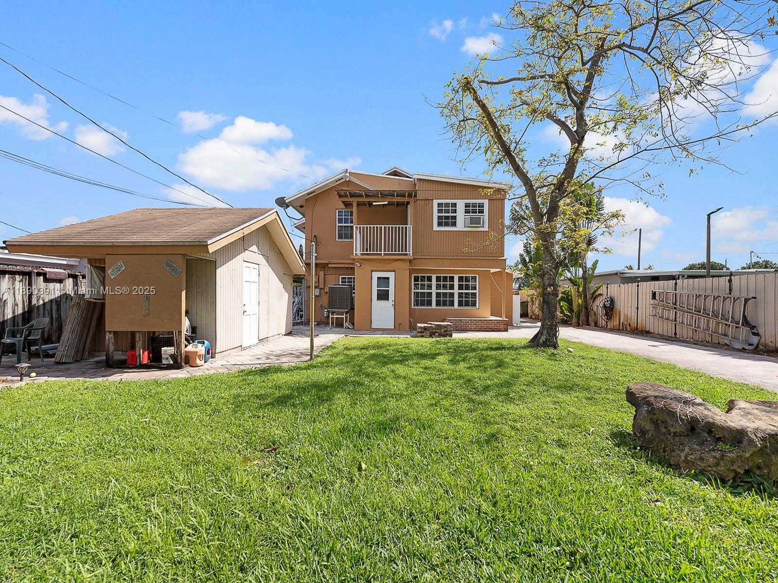 Small Image of 911 EAST 14TH PL, Hialeah Number 6
