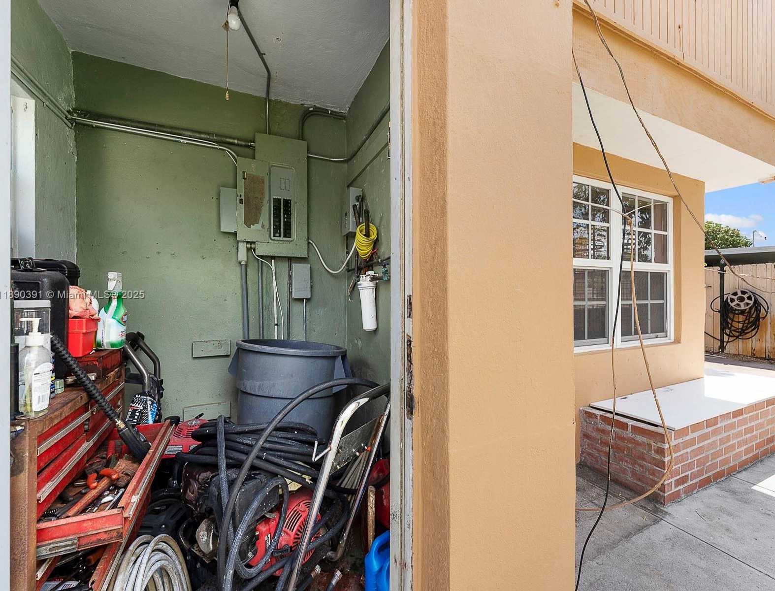 Small Image of 911 EAST 14TH PL, Hialeah Number 7