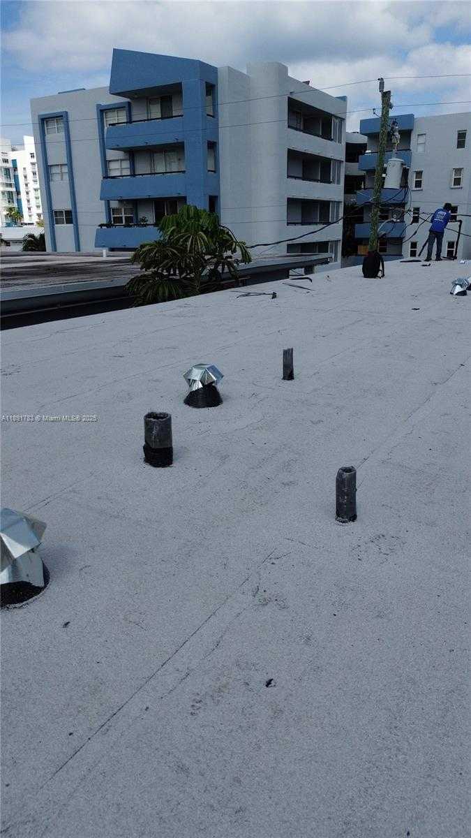 Small Image of 7435 BYRON AVE #10, Miami Beach Number 12