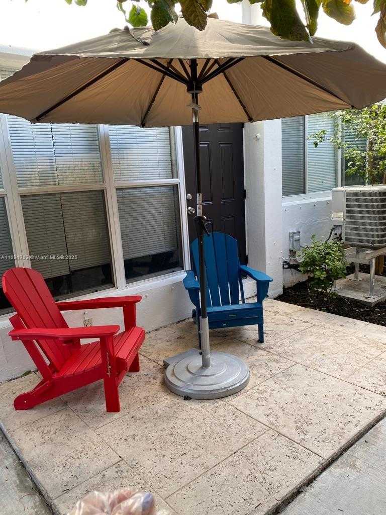 Small Image of 7435 BYRON AVE #10, Miami Beach Number 5