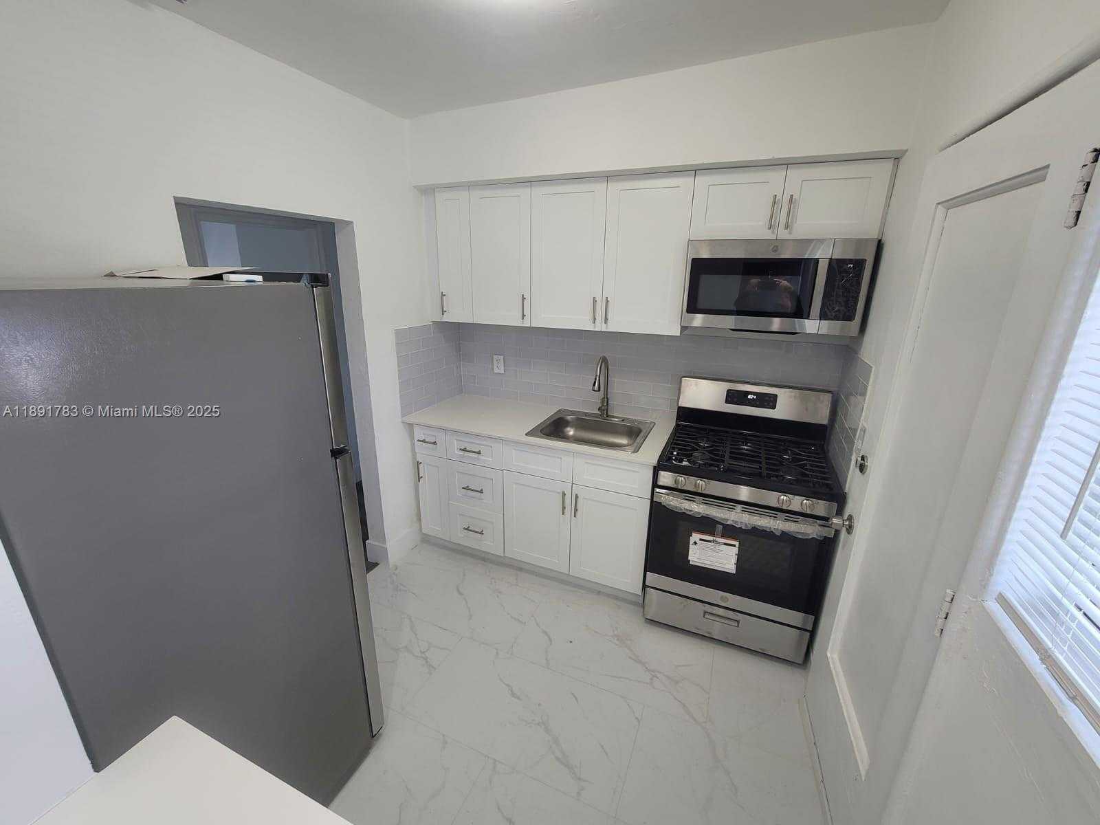 Small Image of 7435 BYRON AVE #10, Miami Beach Number 7