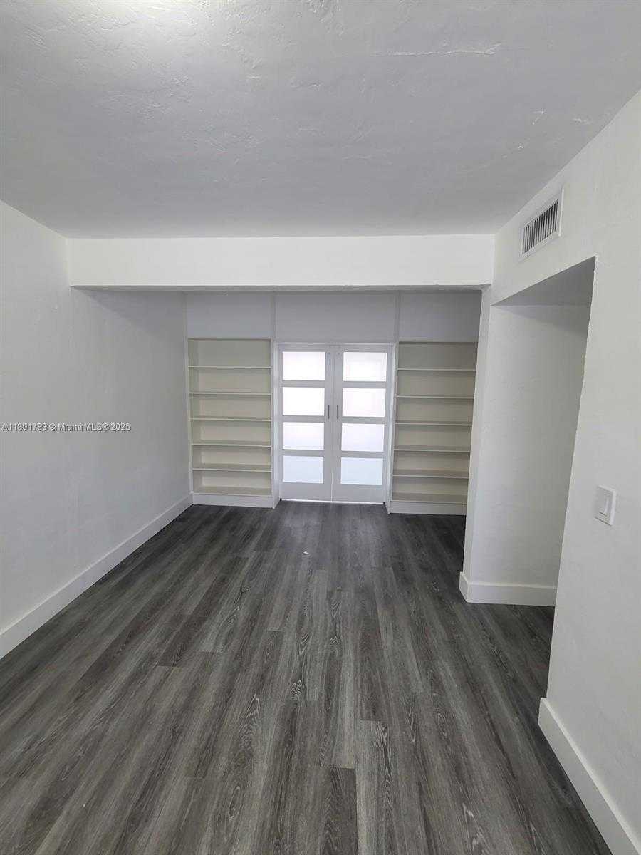 Small Image of 7435 BYRON AVE #10, Miami Beach Number 9