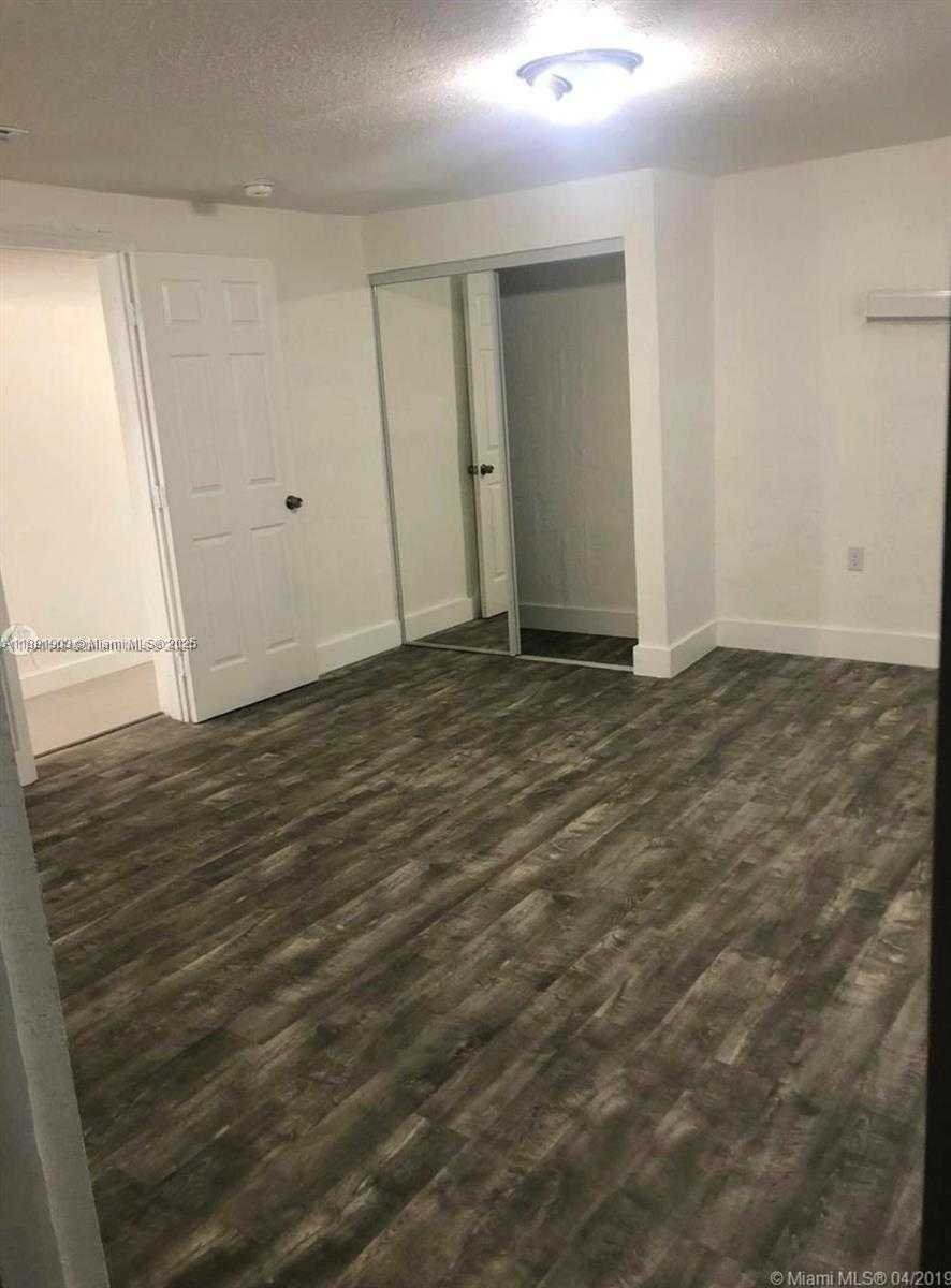 Small Image of 1064 NORTH WEST 103RD ST, Miami Number 10