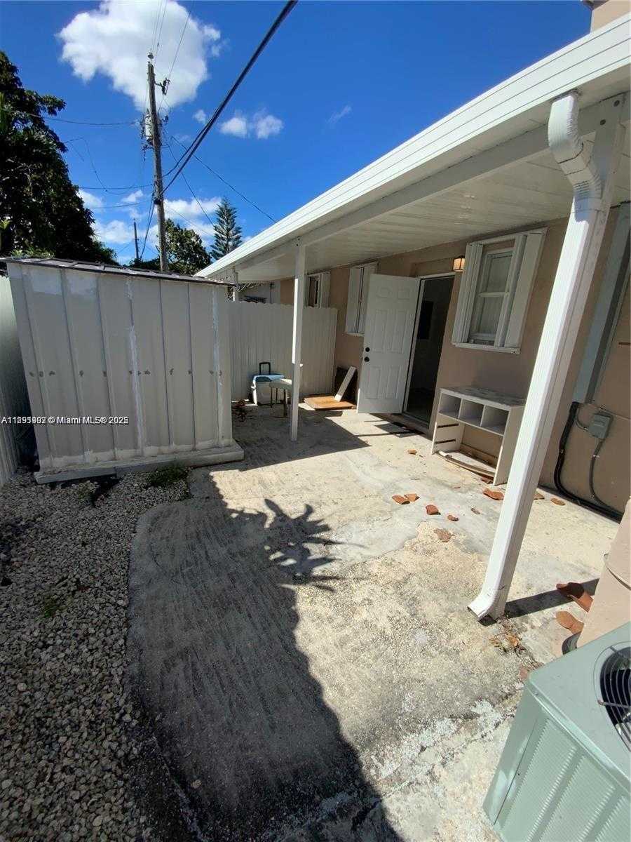 Small Image of 1064 NORTH WEST 103RD ST, Miami Number 15