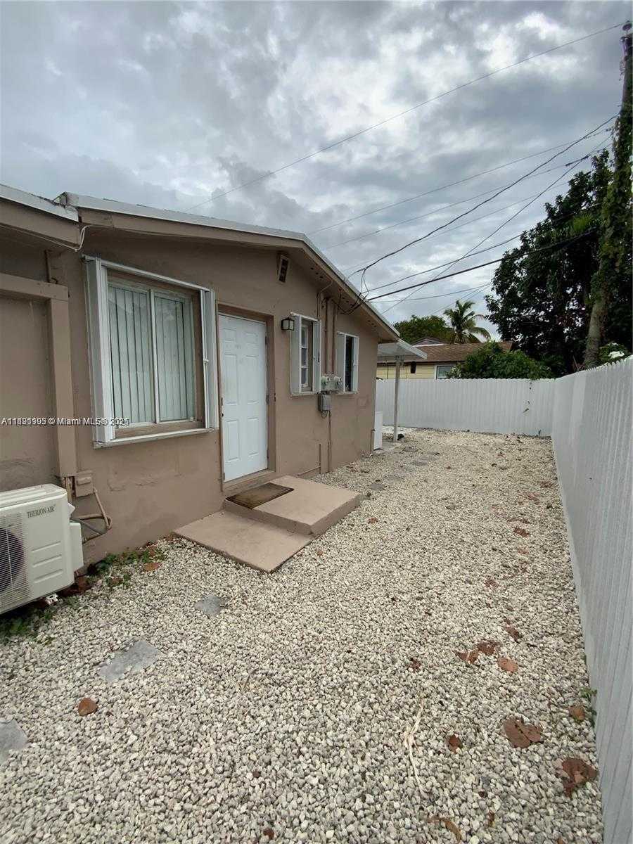 Small Image of 1064 NORTH WEST 103RD ST, Miami Number 16