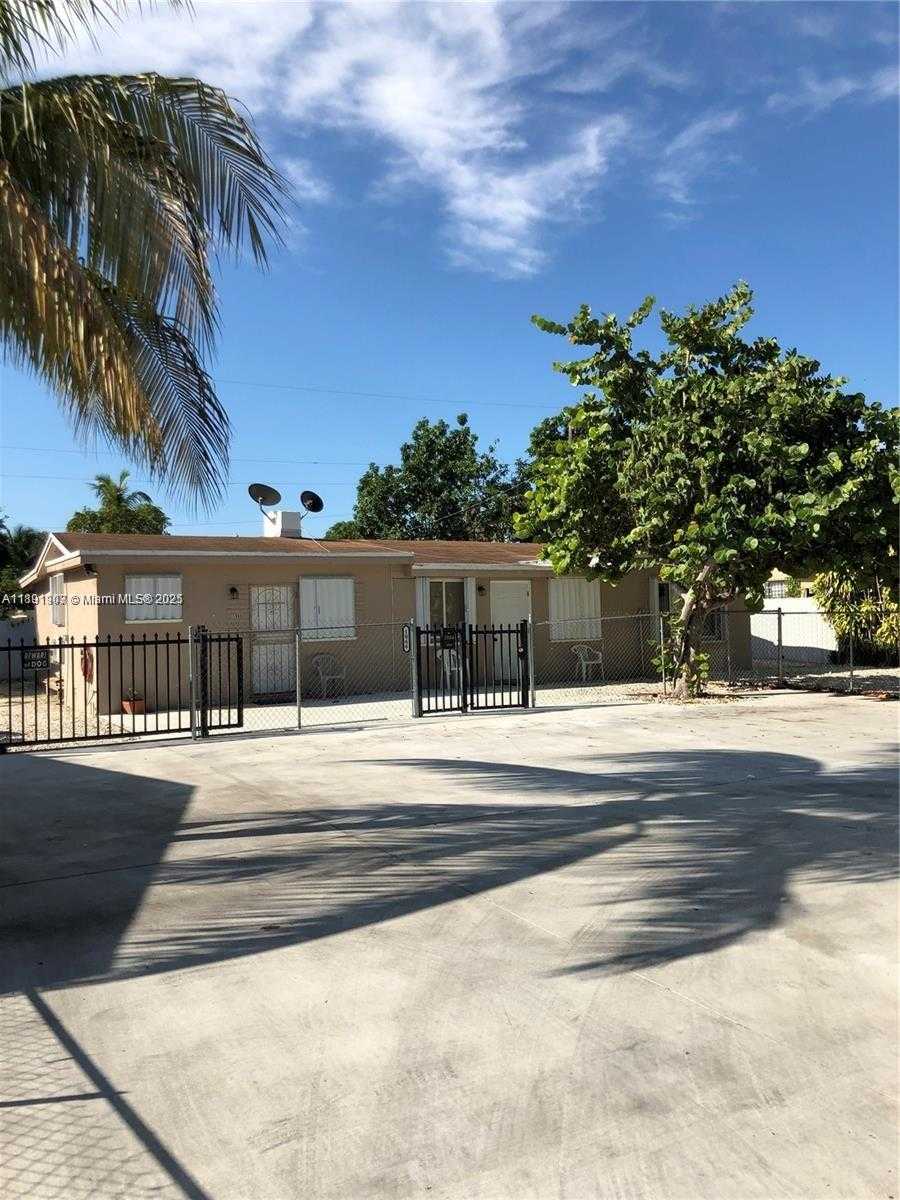 Small Image of 1064 NORTH WEST 103RD ST, Miami Number 2