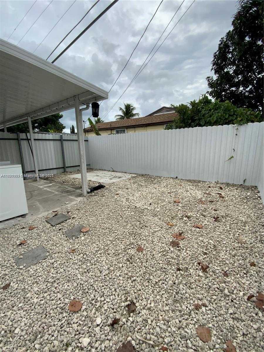 Small Image of 1064 NORTH WEST 103RD ST, Miami Number 25