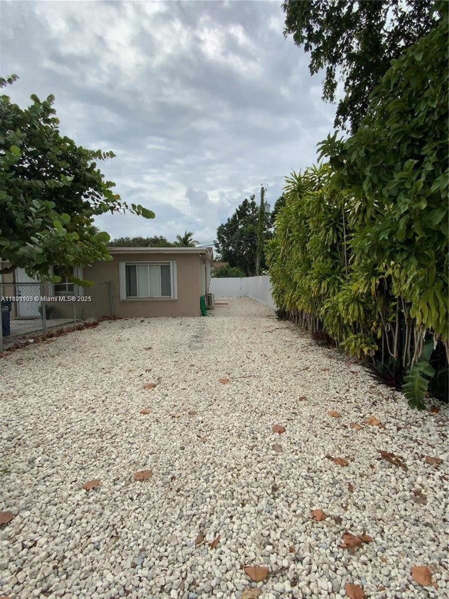 Small Image of 1064 NORTH WEST 103RD ST, Miami Number 26