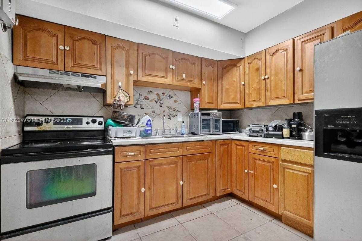 Small Image of 1370 NORTH WEST 100TH TER #2, Miami Number 11