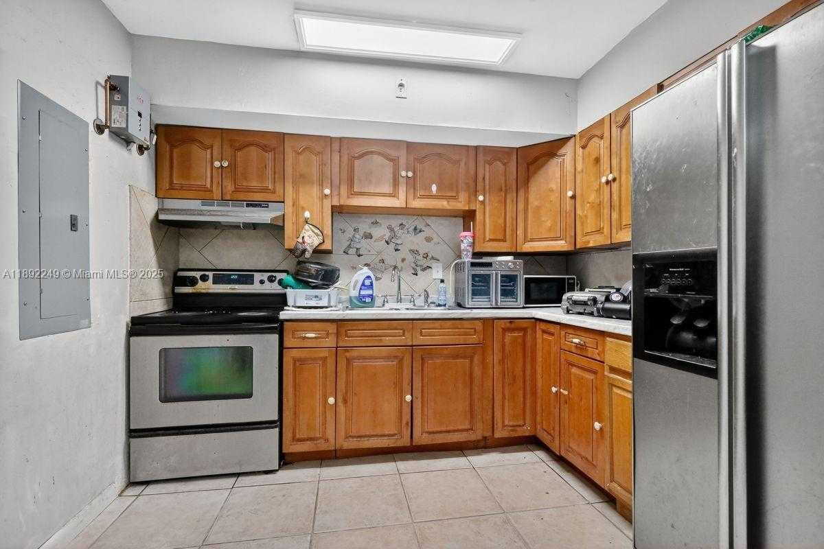 Small Image of 1370 NORTH WEST 100TH TER #2, Miami Number 12