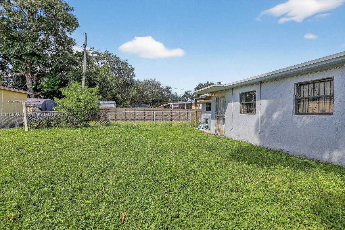 Small Image of 1370 NORTH WEST 100TH TER #2, Miami Number 17