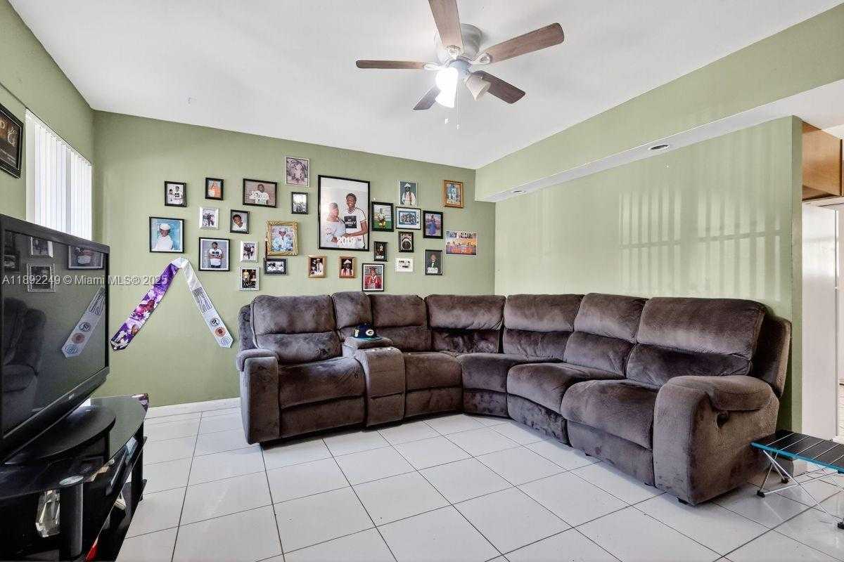 Small Image of 1370 NORTH WEST 100TH TER #2, Miami Number 22